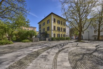 Square, cobblestones, natural stone slabs, trees, houses, general architecture, shadow, backlight,
