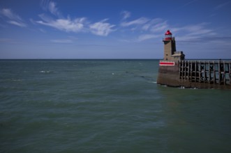 Sea, lighthouse Feu de la jetée Sud, lighthouse, red, harbour entrance, pier, Fécamp, Normandy,
