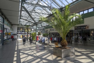 Shopping mall Die Luminaden, in the city centre of Leverkusen, older shopping centre from 1972,