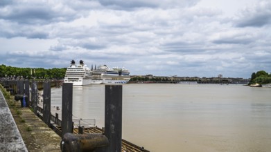 Cruise ships, Bordeaux, Gironde, Nouvelle-Aquitaine, France