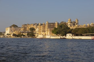 City Palace at Lake Pichola in the evening light, Udaipur, Rajasthan, India