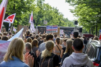 Protests by employees of Berlin's universities against the breach of contract and the cuts by the