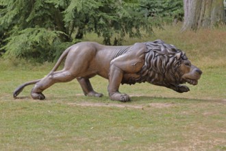 Sculpture Lion by Joscha Bender 2024, Blickachsen 14, Modern Art, large male lion figure with mane,