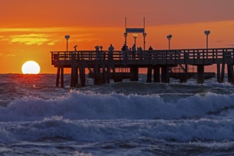 Sunset, pier, waves, swell, Wustrow, Fischland, Mecklenburg-Vorpommern, Germany