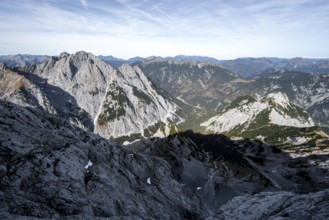 Mountain panorama from the summit of the Gamsjoch, view of Laliderer Tal and Rißtal with summit