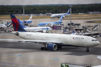 Passenger aircraft of the US airline DELTA at Frankfurt Airport