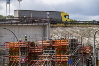Rhine bridge Duisburg-Neuenkamp, motorway A40, start of construction of the second bridge, bridge
