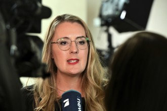 Katharina Dröge (Bündnis 90 / Die Grünen) in an interview with a newstime reporter