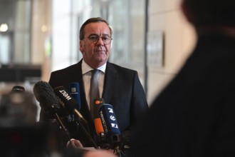 Defence Minister Boris Pistorius (SPD) informs media representatives about the increase in the