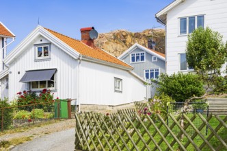 Structures of residential architecture with settlement character in the city centre of Lysekil,