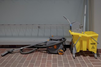 Hoover and mobile cleaning bucket