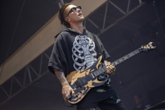 Synyster Gates (Brian Elwin Haner Jr.), guitarist, Avenged Sevenfold, progressive metal band, USA,