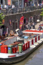The historic centre of Utrecht, Oudegracht, around 2 km long with many old houses, the rubbish
