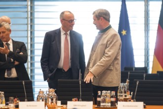 Federal Chancellor Friedrich Merz (l, CDU) and Markus Söder (CSU Chairman and Minister President of