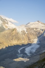 View from Franz Joseph Höhe into the mountains (Großglockner) with Pasterze on a sunny day at