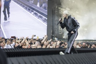 Emily Armstrong, lead singer of Linkin Park live on From Zero World Tour 2025 at the Olympiastadion