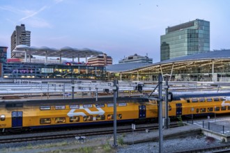 The central station Utrecht Centraal, at the shopping centre Hoog Catharijne and station concourse,