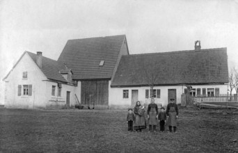 Farmers, family in front of the house, 1920s, Family posing in front of a large rural farmhouse