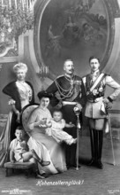 Hohenzollern family, 1900, A royal family poses elegantly for an official portrait, Historical