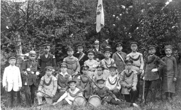 Children soldiers, 1920s, group of boys in uniform posing together outdoors, black and white,