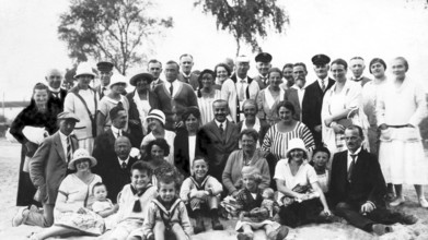 Group on the beach, Baltic Sea, 1930s, Large family on the beach posing for a photo, in summer