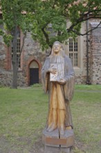 Monument from 1911 to hymn poet Paul Gerhardt and book with songbook and inscription to the hymn :