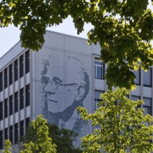 Vocational school centre Mitte Peter-Behrens-Schule with the portrait of Peter Behrens on the
