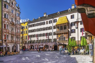 Herzog-Friedrich-Strasse in the historic city centre with the Golden Roof, Innsbruck, Inntal,