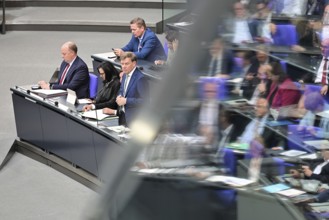 Topical Question Time in the German Bundestag with Foreign Minister Johann Wadepfuhl (CDUCSU