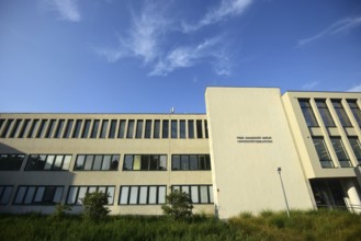The Henry Ford Building at Freie Universität Berlin is home to the university library headquarters