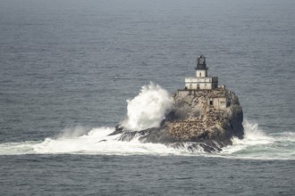Tillamook Rock Light Lighthouse in strong surf, Terrible Tilly, Oregon, USA, North America