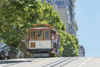 Powell-Hyde line cable car, San Francisco, California, USA