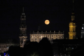 Glowing strawberry moon on 11 June 2025 over the Hofkirche Dresden, Saxony, Germany