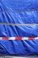 Packaging with a large tarpaulin, Germany