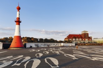 Willy-Brandt-Platz, Willy Brandt Platz with lighthouse front light and restaurant Strandhalle,