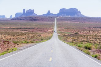 Country road, Monument Valley, Arizona, USA