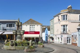 Luders patisserie at The Triangle in town centre of Teignmouth, south Devon, England, UK