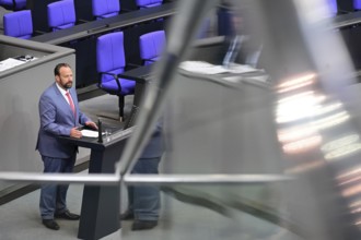 Jens Behrens (SPD) speaks on the agenda item on compulsory livestock labelling at the eleventh