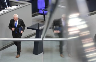 Federal Minister Alois Rainer (CDU/CSU) addresses the eleventh session of the Bundestag on the