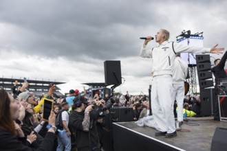 Felix Brummer (Felix Kummer), singer of Kraftklub at a secret gig of the band at the Rock am Ring