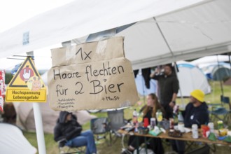 Sign 1x hair braiding for 2 beers + VAT on a campsite at the Rock am Ring Festival on Saturday,