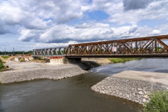 Reconstruction, extension of the Emmerich-Oberhausen railway line, three tracks, including 47 new