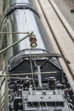 Traction current, overhead line, detail, tensioning of current-carrying lines, insulators, power