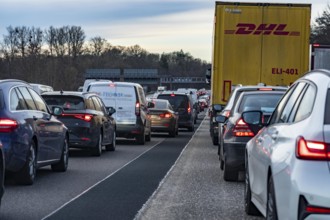 Driving on the A3 motorway, at the Breitscheid motorway junction, 3 lanes, over 7 km traffic jam