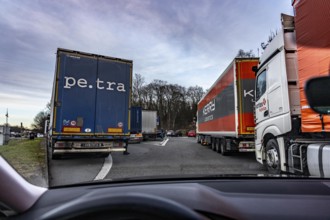 Small rest area Stockweg, on the A3 motorway, at the Breitscheid motorway junction, overcrowded