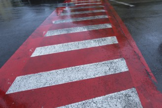 Red and white zebra stripes when it rains, Medias, Bulgaria