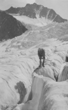 Ice level on the Alpeiner Ferner glacier in March 1921, approx. 2400 m high, mountaineering in the