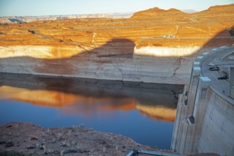 Page, Arizona - The water reservoir behind the Glen Canyon Dam is only 27 percent full. White rock