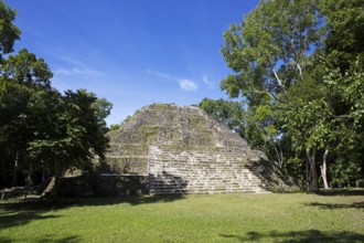 Astonomic complex in Yaxha-Nakum-Naranjo National Park, Biósfera Maya Nature Reserve, Lowlands,