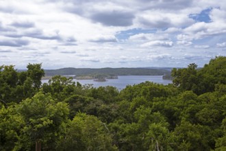 Lake Yaxha in rainforest or jungle, Yaxha-Nakum-Naranjo National Park, Biósfera Maya Nature